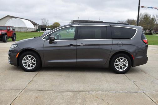 Granite Crystal Metallic Clearcoat 2022 Chrysler Pacifica Touring L