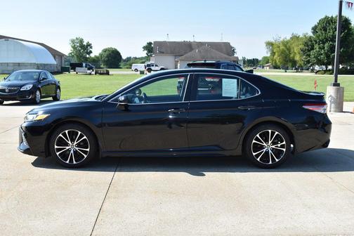 Midnight Black Metallic 2019 Toyota Camry SE