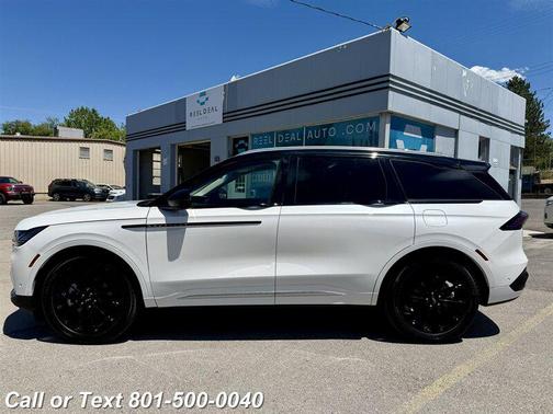 White Platinum Metallic Tri-Coat 2024 Lincoln Nautilus Reserve