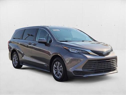 2021 Toyota Sienna LE