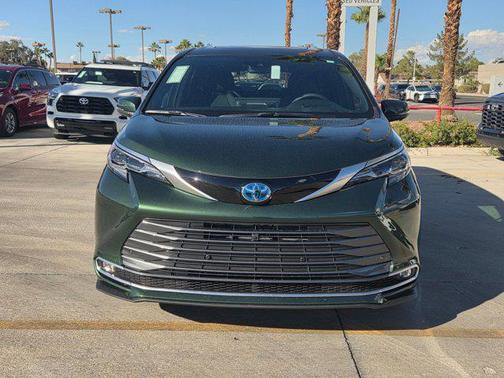 2025 Toyota Sienna Platinum 7 Passenger