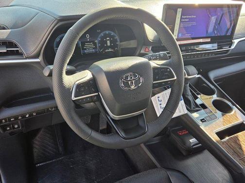 2025 Toyota Sienna Platinum 7 Passenger