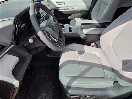 2025 Toyota Sienna XLE 8 Passenger