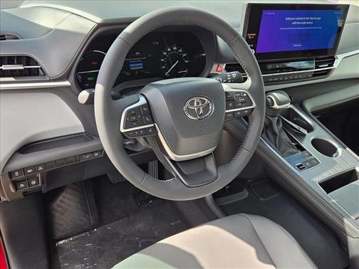 2025 Toyota Sienna XLE 8 Passenger