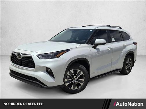 Wind Chill Pearl 2026 Toyota Highlander Hybrid XLE