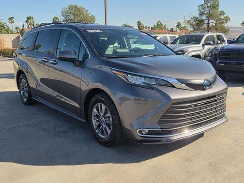 2023 Toyota Sienna XLE 8 Passenger