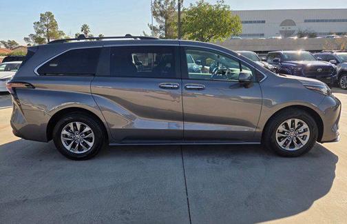 2023 Toyota Sienna XLE 8 Passenger