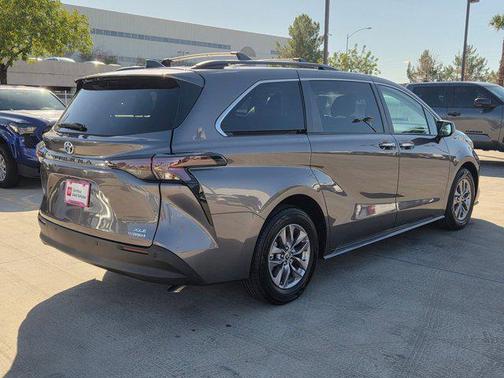 2023 Toyota Sienna XLE 8 Passenger
