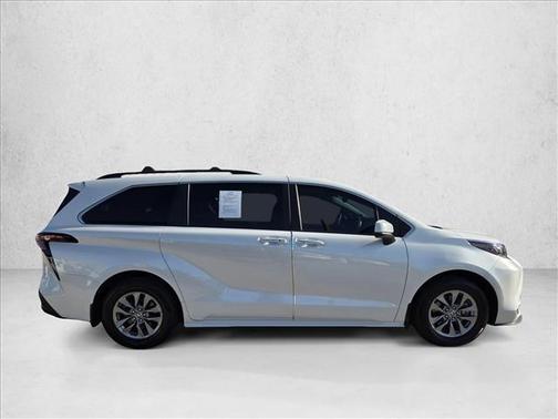 2024 Toyota Sienna XLE