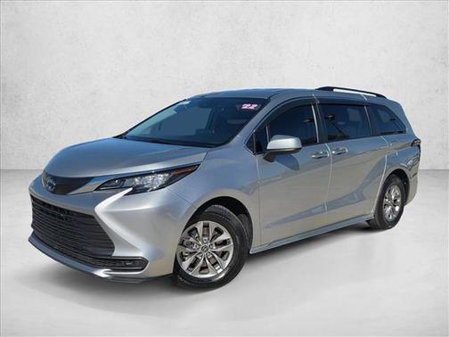2022 Toyota Sienna LE
