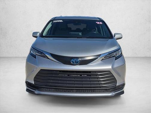 2022 Toyota Sienna LE