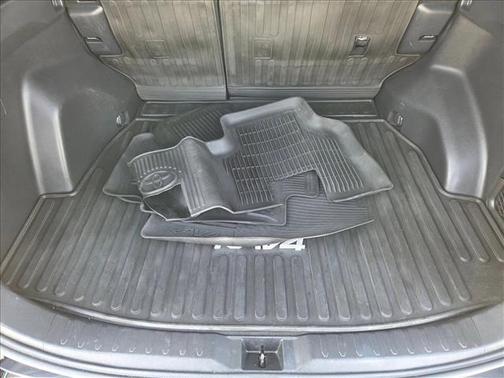 Blizzard Pearl/Midnight Black Metallic 2021 Toyota RAV4 Hybrid SE