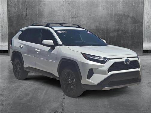 2022 Toyota RAV4 Hybrid SE