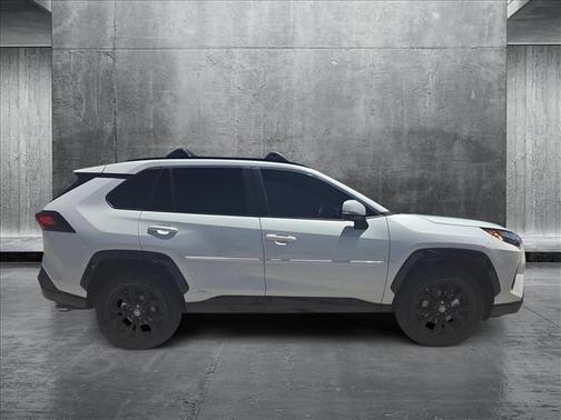 2022 Toyota RAV4 Hybrid SE