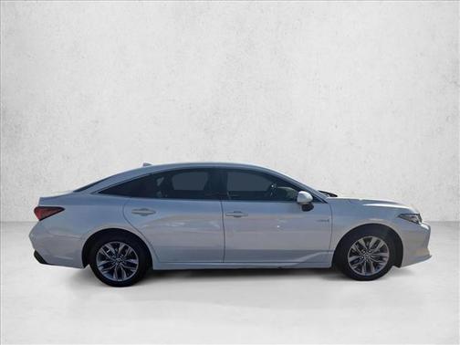 2019 Toyota Avalon Hybrid XLE