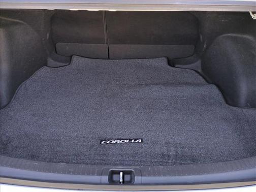 Ice Cap 2023 Toyota Corolla SE