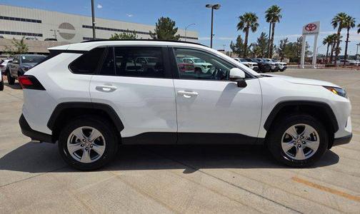 Ice Cap 2025 Toyota RAV4 XLE