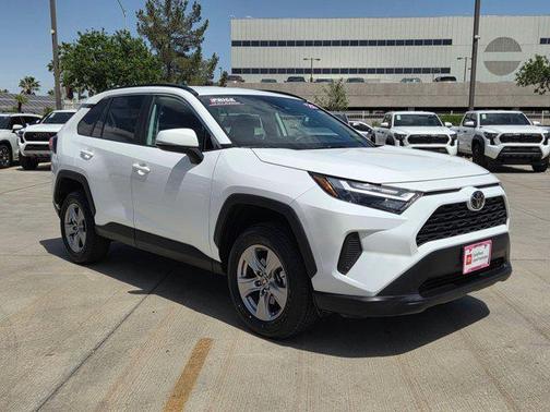 Ice Cap 2025 Toyota RAV4 XLE