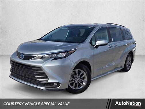 2025 Toyota Sienna XLE