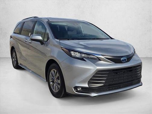2025 Toyota Sienna XLE