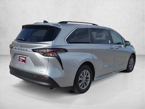 2025 Toyota Sienna XLE