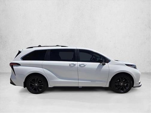 Ice Cap 2023 Toyota Sienna XSE 7 Passenger