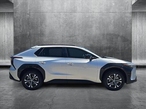2025 Toyota bZ4X XLE