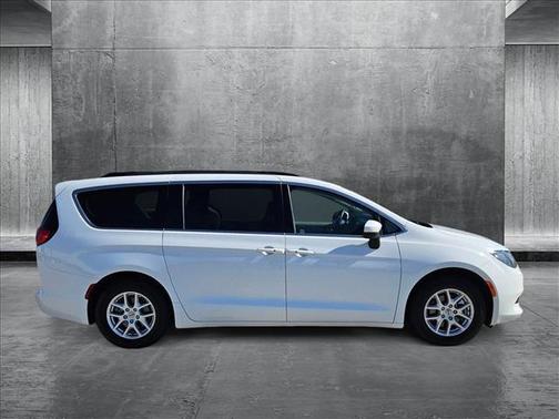 2021 Chrysler Voyager LXI