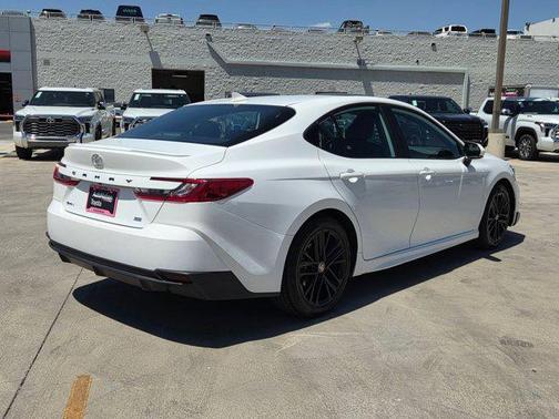 Ice Cap 2025 Toyota Camry SE