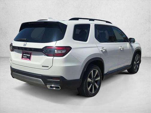 Platinum White Pea 2025 Honda Pilot Touring 8-Passenger