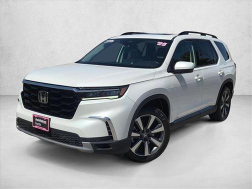 Platinum White Pea 2025 Honda Pilot Touring 8-Passenger