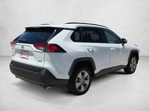 Ice Cap 2024 Toyota RAV4 XLE