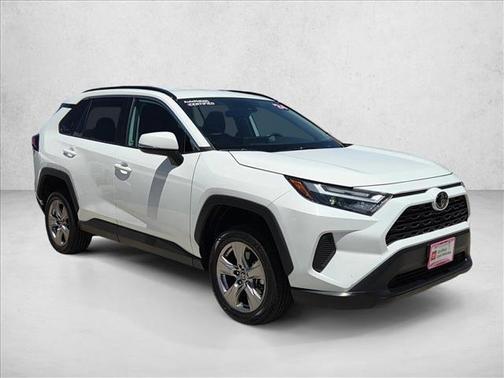 Ice Cap 2024 Toyota RAV4 XLE