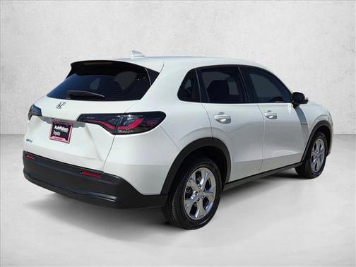 Platinum White Pearl 2024 Honda HR-V LX