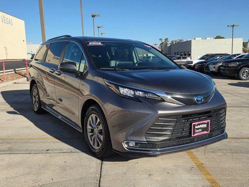 2024 Toyota Sienna XLE