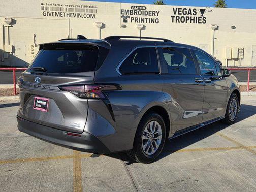 2024 Toyota Sienna XLE