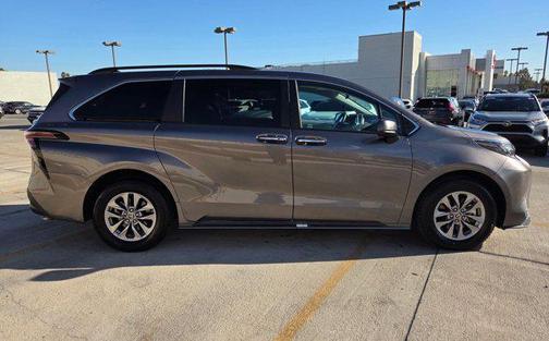 2024 Toyota Sienna XLE