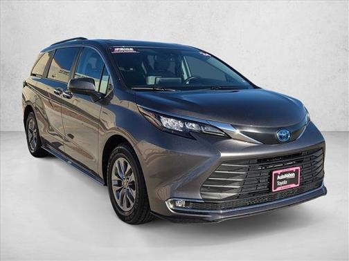 2024 Toyota Sienna XLE