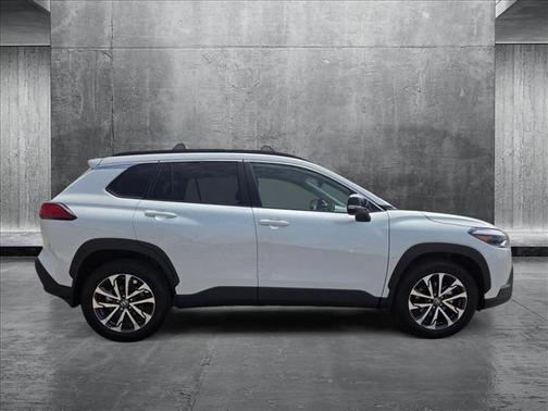 2025 Toyota Corolla Cross XLE