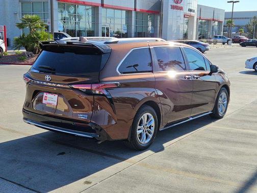 2022 Toyota Sienna Limited