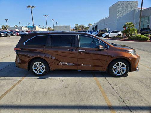 2022 Toyota Sienna Limited