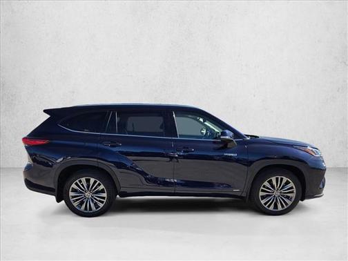 2021 Toyota Highlander Hybrid Platinum