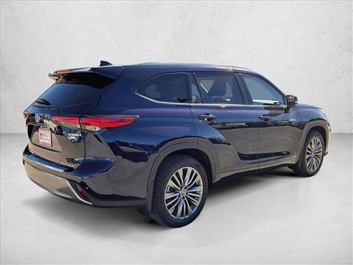 2021 Toyota Highlander Hybrid Platinum