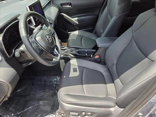 2025 Toyota Corolla Cross XLE