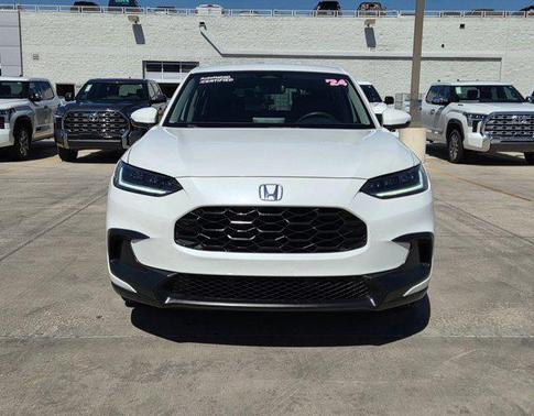 Platinum White Pearl 2024 Honda HR-V LX