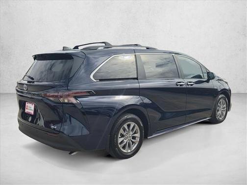 2025 Toyota Sienna XLE 8 Passenger