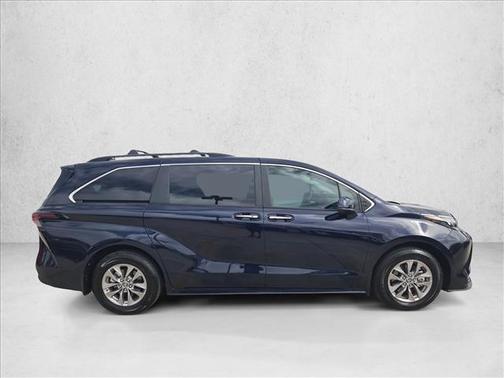 2025 Toyota Sienna XLE 8 Passenger