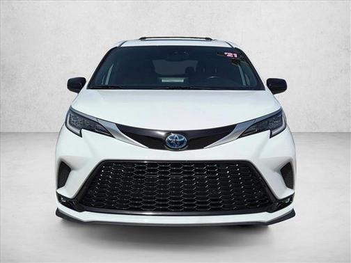 Super White 2021 Toyota Sienna XSE 7 Passenger