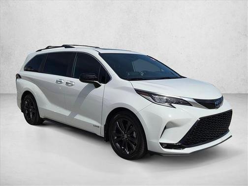 Super White 2021 Toyota Sienna XSE 7 Passenger