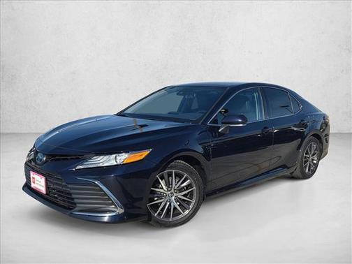 2022 Toyota Camry Hybrid XLE